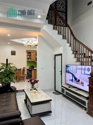Bán nhà Ngõ 122 Khương Đình, gần phố, sổ đẹp, tặng ful nội thất, 47m, 5 tầng, nhỉnh 5 tỷ