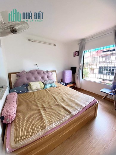 Nhà Tập Thể Nguyên Hồng 65m 2 ngủ 1 khách bếp mới đẹp chỉ 2 tỷ