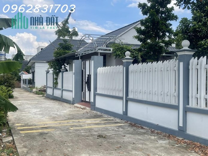 Chủ cần tiền bán nhanh lô 220m full thổ cư, 9m mặt, oto tránh nhau khu trung tâm tân xã