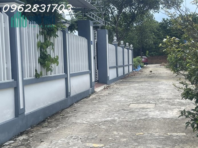 Chủ cần tiền bán nhanh lô 220m full thổ cư, 9m mặt, oto tránh nhau khu trung tâm tân xã