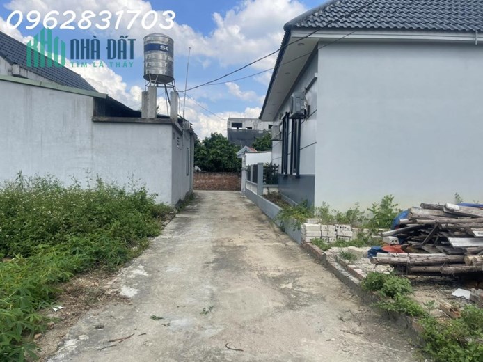 Chủ cần tiền bán nhanh lô 220m full thổ cư, 9m mặt, oto tránh nhau khu trung tâm tân xã
