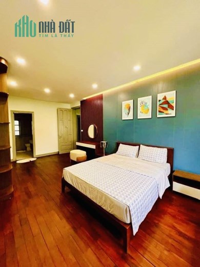 Bán Biệt Thự Phố Tây Tô Ngọc Vân, Tây Hồ. Diện Tích 120m2 x 5 Tầng, Mặt Tiền 8.3m. Gara 2 Oto. Giá