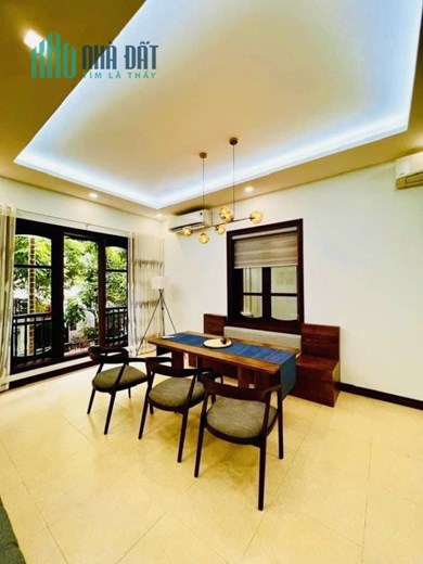 Bán Biệt Thự Phố Tây Tô Ngọc Vân, Tây Hồ. Diện Tích 120m2 x 5 Tầng, Mặt Tiền 8.3m. Gara 2 Oto. Giá