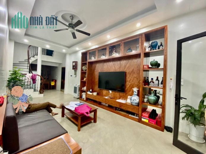 Bán nhà Nghĩa Tân 65m2, Ô TÔ tránh, giá 12.8 tỷ.