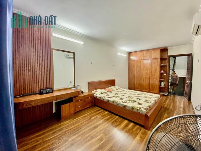 Bán nhà Nghĩa Tân 65m2, Ô TÔ tránh, giá 12.8 tỷ.