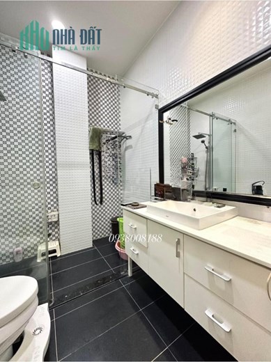 BÁN GẤP NHÀ HXH BÀN CỜ QUẬN 3 , KHU VỰC HIẾM , NHÀ ĐẸP NỘI THẤT XỊN CAO CẤP .