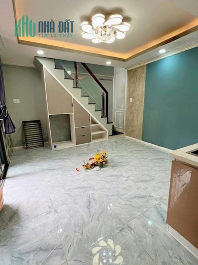 Bán NHÀ RẺ Đẹp Q4 Ngang 5.3 x 4.3m- 2 tấm Đoàn Văn Bơ có 2 tỷ hơn