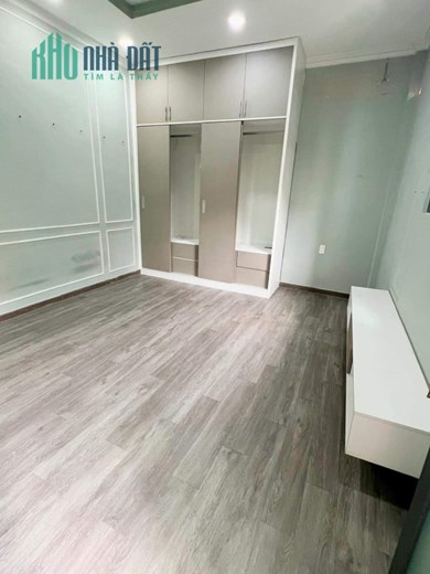 Bán NHÀ RẺ Đẹp Q4 Ngang 5.3 x 4.3m- 2 tấm Đoàn Văn Bơ có 2 tỷ hơn
