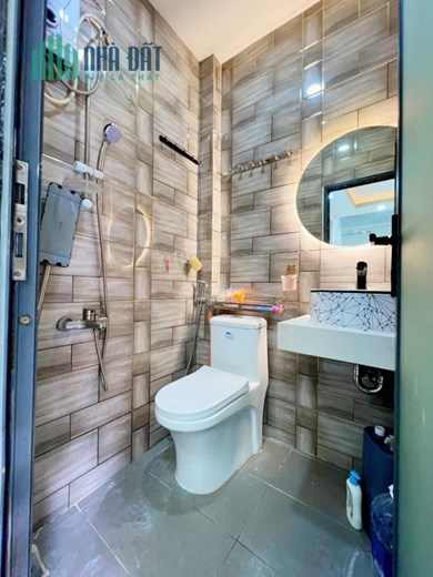Bán NHÀ RẺ Đẹp Q4 Ngang 5.3 x 4.3m- 2 tấm Đoàn Văn Bơ có 2 tỷ hơn