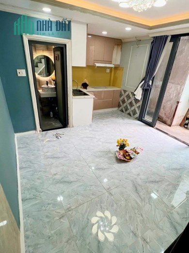 Bán NHÀ RẺ Đẹp Q4 Ngang 5.3 x 4.3m- 2 tấm Đoàn Văn Bơ có 2 tỷ hơn