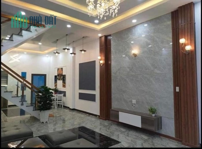 BÁN NHÀ PHẠM VĂN ĐỒNG- 40M2 X5T - FULL NỘI THẤT - 20M RA Ô TÔ - CHỈ 4.2 TỶ