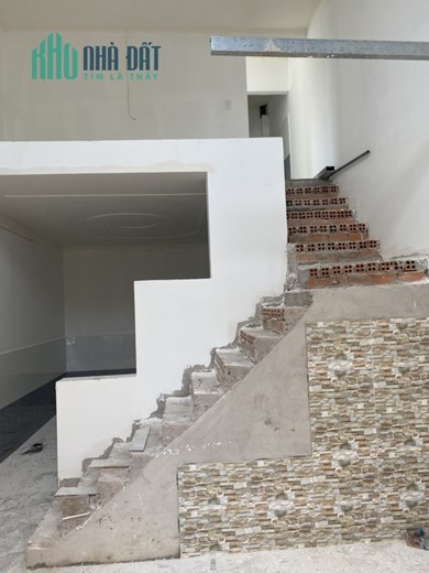 KẸT TIỀN CẦN BÁN GẤP CĂN NHÀ NGAY TRUNG TÂM THỊ TRẤN HÓC MÔN