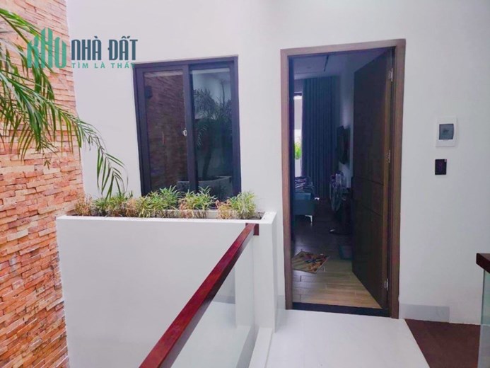 Bán gấp nhà 3 tầng đường Lê Thạch, Cẩm Lệ, Đà Nẵng giá rất rẻ