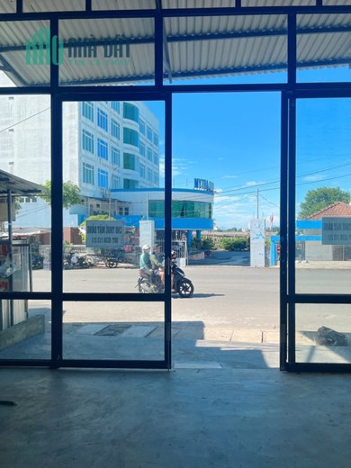 CHO THUÊ NGUYÊN TẦNG TRỆT Địa chỉ: 04 Đường Trần Văn trà, phường trương quang trọng, thành phố