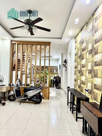 Bán nhà mặt tiền 4m x 18m 4 tầng Phường Tân Thành Quận Tân Phú.