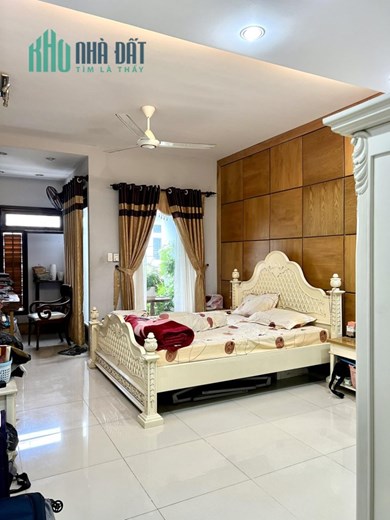 Bán nhà mặt tiền 4m x 18m 4 tầng Phường Tân Thành Quận Tân Phú.