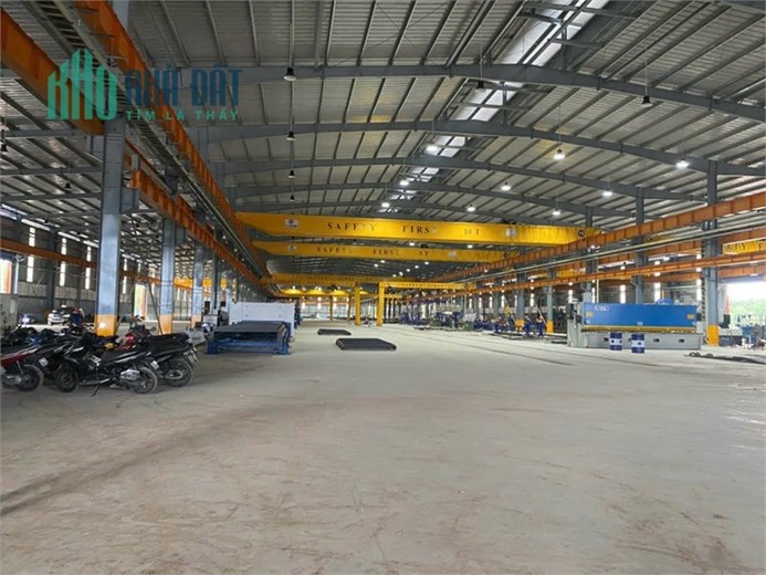 nhà xưởng trong KCN, phù hợp SX hàng siêu trường quá khổ, giấy phép cho thuê đầy đủ.