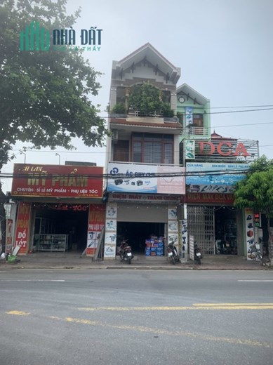 Nhà 3 tầng mặt đường giữa trung tâm -THỊ - TRẤN - GÔI -Ngay cổng chợ 
- Đang Kinh Doanh rất rất