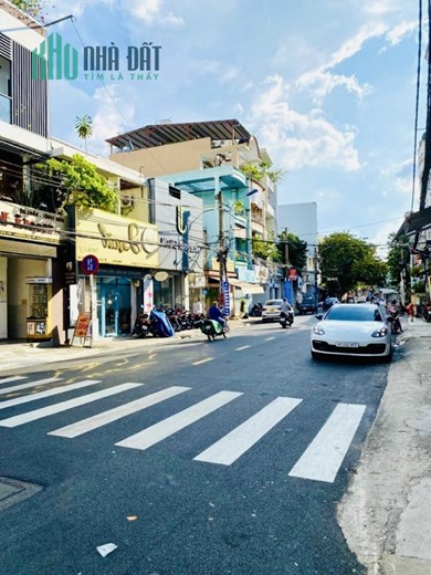 HẺM XE HƠI. CÁCH MẶT TIỀN 1 CĂN. SỔ VUÔNG. DT 42M2. NHÀ 3 TẦNG..