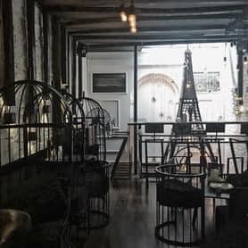 Cho thuê nhà mặt phố Bà Triệu ,90m2 x 1 tầng , lửng 30m , MT 4,5m, sân riêng ,giá 32tr / tháng
