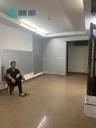 Cho thuê nhà T1 khu tập thể Thành Công ,110m2 x 1 tầng , lô góc , MT 5m , giá 25tr