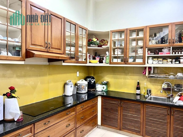 Bán nhà mặt tiền Thành Công, P. Tân Thành,Q. Tân Phú, DT 4 x18m 4 tầng.