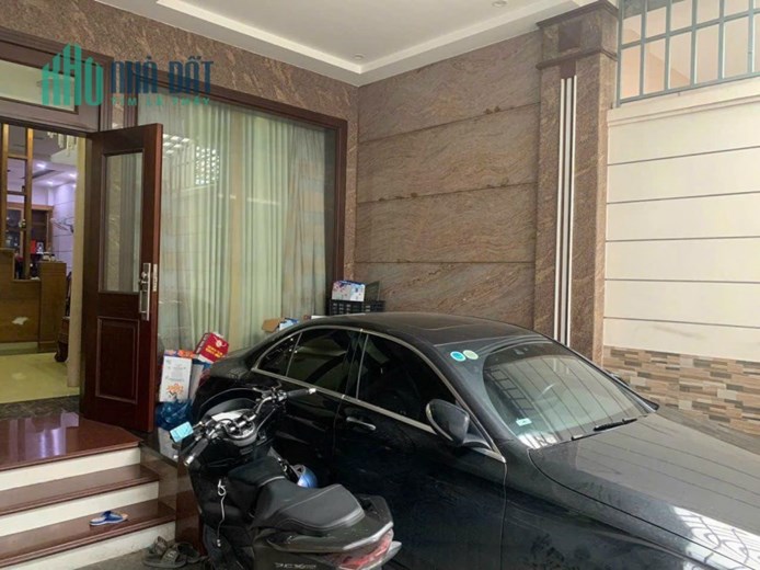 Bán nhà mặt tiền Thành Công, P. Tân Thành,Q. Tân Phú, DT 4 x18m 4 tầng.