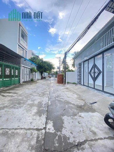 Bán 3 căn nhà liền kề mặt tiền hẻm oto Lương Định Của P. Ngọc Hiệp.