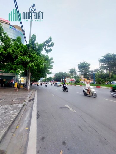 (CỰC HIẾM) MP LÔ GÓC HOÀNG QUỐC VIỆT NGAY NGÃ TƯ 120M2, 5T, THANG MÁY.
