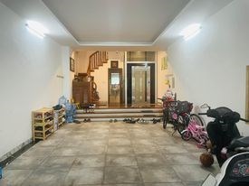 BÁN NHÀ PHÂN LÔ QUẬN CẦU GIẤY, THANG MÁY, NỘI THẤT XỊN, VỈA HÈ, Ô TÔ TRÁNH,KINH DOANH ĐỈNH