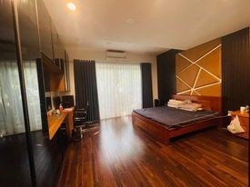 BÁN NHÀ PHÂN LÔ QUẬN CẦU GIẤY, THANG MÁY, NỘI THẤT XỊN, VỈA HÈ, Ô TÔ TRÁNH,KINH DOANH ĐỈNH