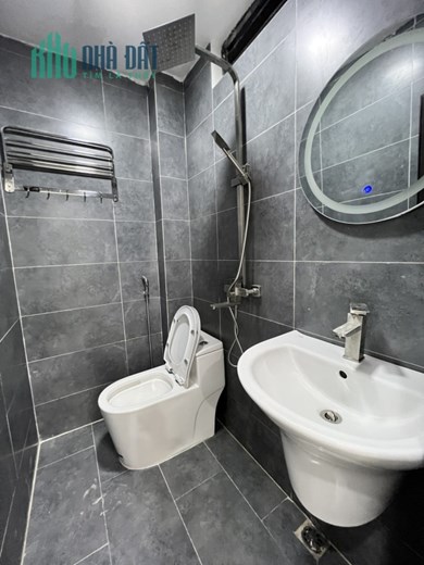 NHÀ MẶT NGÕ TẠI THỊNH QUANG. NHÀ ĐẸP LONG LANH LẤP LÁNH VỚI THIẾT KẾ 5 TẦNG; 24M2 CÓ GIÁ 3,85 TỶ.