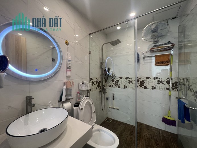 Bán nhà Ngọc Lâm ,Long Biên 3 tầng ,46m2 ,Mt 5m ,gần phố  nhỉnh 5 tỷ