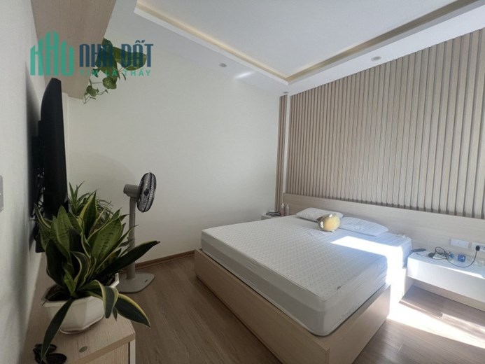 Bán nhà Ngọc Lâm ,Long Biên 3 tầng ,46m2 ,Mt 5m ,gần phố  nhỉnh 5 tỷ