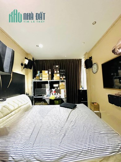 Bán Nhà Có Sổ Hồng Đường Nguyễn Sơn Quận Tân Phú, Gần Chợ Ẩm Thực, 30m2, 4 Tầng, Chỉ 3 Tỉ