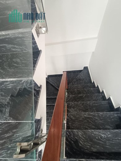 NHÀ ĐẸP ThẠCH BÀN,Ô TÔ QUA NHÀ 43m2, 3 tầng, 4.55 tỷ