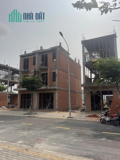 Bán nhà gần chợ, trung tâm tp Tân Uyên
