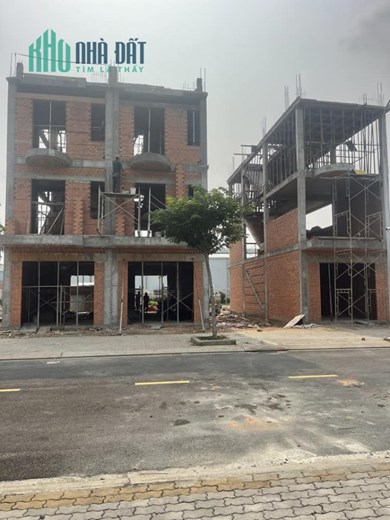 Bán nhà gần chợ, trung tâm tp Tân Uyên