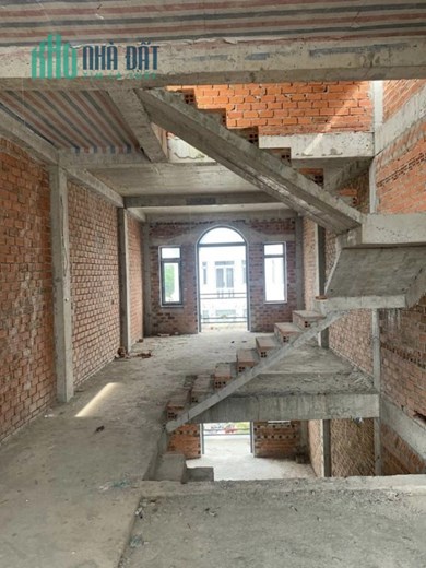 Bán nhà gần chợ, trung tâm tp Tân Uyên