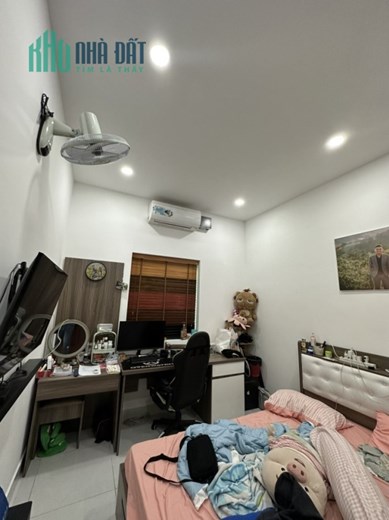 Bán Nhà Đẹp Ở Ngay Hậu Giang , Q6, 2 tầng, 3PN, SHR Vuông Vức, Chỉ 3.7 tỷ