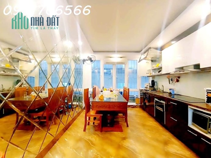 Phân Lô Vip, Phố Hoàng Cầu, Trung tâm quận Đống Đa, 63m x  7T, Giá 2x tỷ.