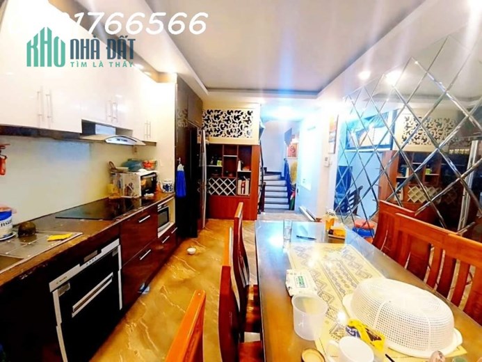 Phân Lô Vip, Phố Hoàng Cầu, Trung tâm quận Đống Đa, 63m x  7T, Giá 2x tỷ.