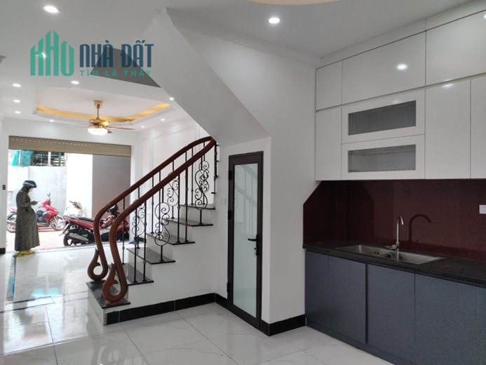Bán nhà Chùa Bộc 30m2 4 tầng, ngõ to oto tránh, cách oto 10m, nhà đẹp ở luôn, 4.5 tỷ