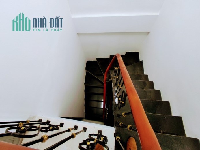 Bán nhà Chùa Bộc 30m2 4 tầng, ngõ to oto tránh, cách oto 10m, nhà đẹp ở luôn, 4.5 tỷ