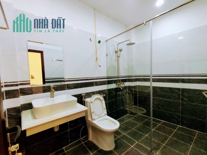 Hiếm! Bán nhà Tôn Đức Thắng 33m2 4 tầng, ngõ oto, nhà đẹp ở luôn, tiện ích ở sướng, 3.9 tỷ