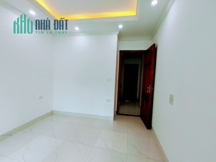 Bán nhà Chùa Bộc 30m2 4 tầng, ngõ to oto tránh, cách oto 10m, nhà đẹp ở luôn, 4.5 tỷ