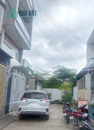 Chính chủ Bán nhà Lê Quang Định, P 11, Q Bình Thạnh  80 m2, 3 tầng, hẻm xe hơi chỉ 5,5 tỷ