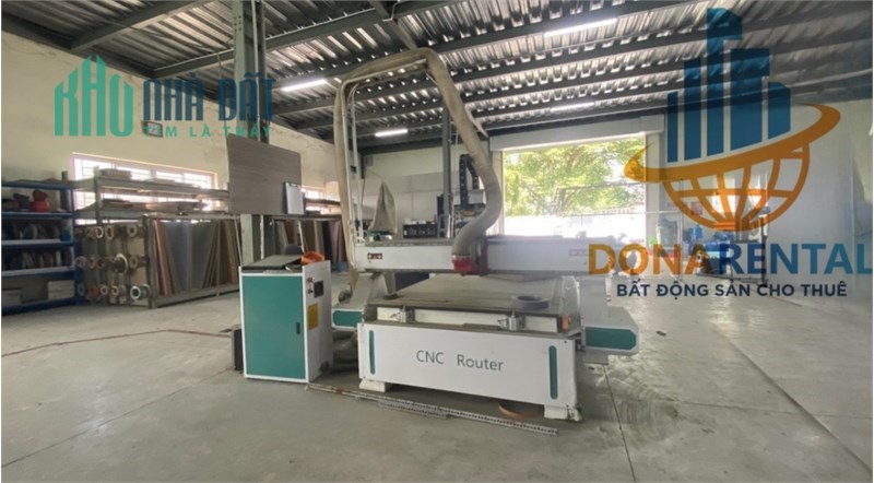 nhà xưởng sản xuất có sẵn máy móc chuyên hàng nội thất MDF, xa khu dân cư. đường cont