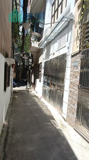 BÁN NHÀ LA THÀNH- ĐỐNG ĐA.DT 42M2- 4T. NHÀ THOÁNG ĐẸP- Ở LUÔN – CÁCH PHỐ 42M. NGÕ RỘNG.