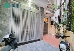 NHÀ ĐẸP HIẾM. BÁN NHÀ HÀO NAM- ĐỐNG ĐA. DT 41M2-5T. NHÀ 2 MẶT THOÁNG ĐẸP-  Ở LUÔN - GẦN PHỐ.
